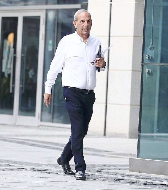 שמואל פרנקל. ישיבה גורלית // צילום: אלן שיבר